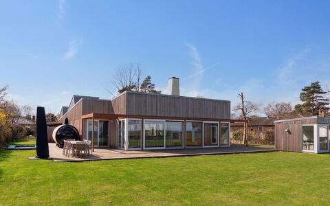Vanta - 10M from the Sea: Tetto, Lotto, Villetta, Casa, Area Rurale, Capannone, Raccordo, Edifici Giardino, Log Cabin, Capanna