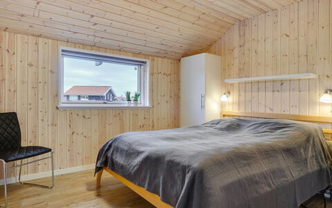 Domi - 1.2Km from the Sea: Legna, Soffitto, Interior Design, Pavimentazione, Pavimento, Camera Da Letto, Camera, Casa, Lampada, Letto