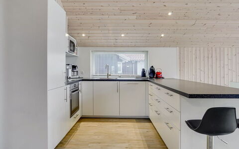 Domi - 1.2Km from the Sea: Legna, Soffitto, Pavimentazione, Interior Design, Cucina, Casa, Lampada, Pavimento In Legno, Controsoffitto, Latifoglie