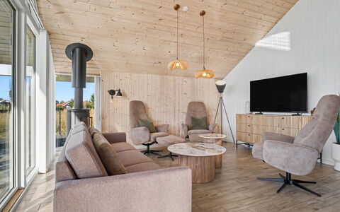 Domi - 1.2Km from the Sea: Legna, Pavimentazione, Soffitto, Interior Design, Pavimento, Pavimento In Legno, Casa, Lampada, Mobilia, Soggiorno