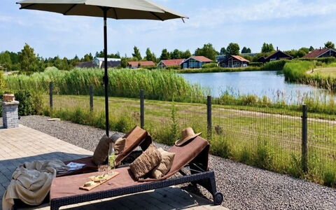 Domi - 1.2Km from the Sea: Mobili Da Esterno, Shade, Giardino, Landscaping, Design, Ombrello, Sedia, Struttura Esterna, Lettino