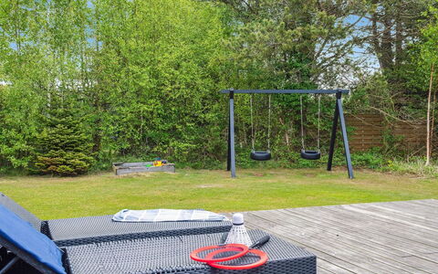 Kalevi - 900M from the Sea: Tetto, Casa, Casa, Villetta, Porta, Raccordo, Deck, Portico, Plank, Latifoglie