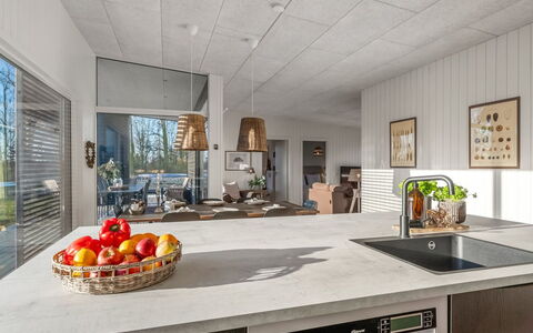 Vanna - 1.2Km from the Sea: Legna, Pavimentazione, Soffitto, Pavimento, Cucina, Interior Design, Mobilia, Controsoffitto, Cucina & Sala Da Pranzo Tavolo, Sedia