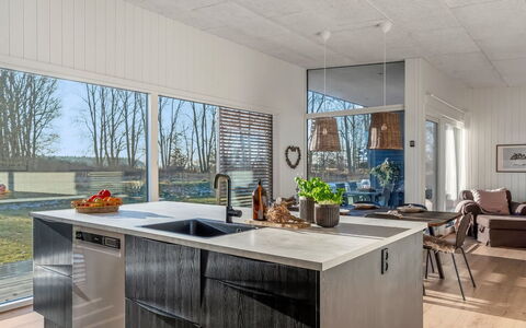 Vanna - 1.2Km from the Sea: Legna, Cucina, Pavimentazione, Interior Design, Mobilia, Soffitto, Controsoffitto, Pavimento, Casa, Elettrodomestico Da Cucina
