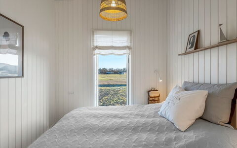 Vanna - 1.2Km from the Sea: Camera Da Letto, Bedding, Lenzuolo, Letto, Biancheria, Soffitto, Telaio Del Letto, Latifoglie, Color Legno, Plank
