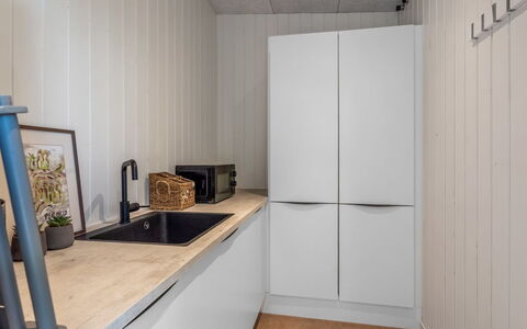 Vanna - 1.2Km from the Sea: Cucina, Legna, Apparecchio Major, Elettrodomestico Da Cucina, Controsoffitto, Pavimentazione, Interior Design, Pavimento, Cabinetry, Mobilia