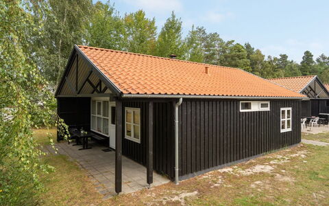 Bennek - 200M from the Sea: Tetto, Casa, Casa, Villetta, Porta, Raccordo, Deck, Portico, Plank, Latifoglie