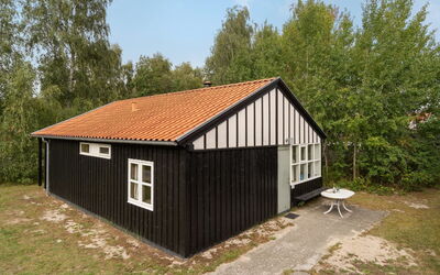 Bennek - 200M from the Sea
