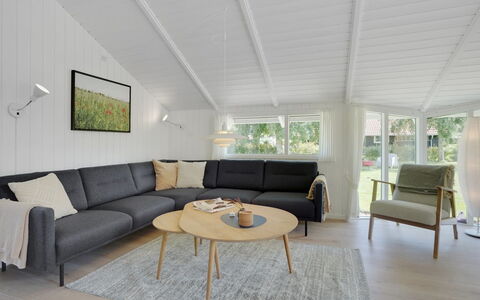 Niska - 300M from the Sea: Legna, Interior Design, Pavimentazione, Mobilia, Pavimento, Soggiorno, Soffitto, Divano, Pavimento In Legno