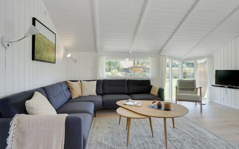 Niska - 300M from the Sea: Legna, Casa, Soggiorno, Divano, Pavimento In Legno, Soffitto, Latifoglie, Color Legno