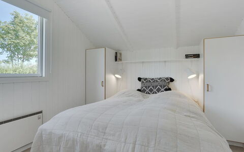 Niska - 300M from the Sea: Legna, Soffitto, Camera Da Letto, Interior Design, Pavimentazione, Pavimento, Letto, Camera, Bedding, Lenzuolo