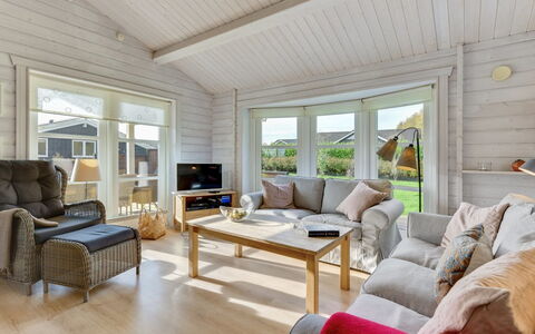 Ruusu - 300M from the Sea: Appartamento, Shade, Balcone, Sedia, Recinzione, Mobili Da Esterno, Alluminio, Erba Sintetica