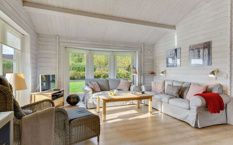 Ruusu - 300M from the Sea: Appartamento, Shade, Balcone, Sedia, Recinzione, Mobili Da Esterno, Alluminio, Erba Sintetica