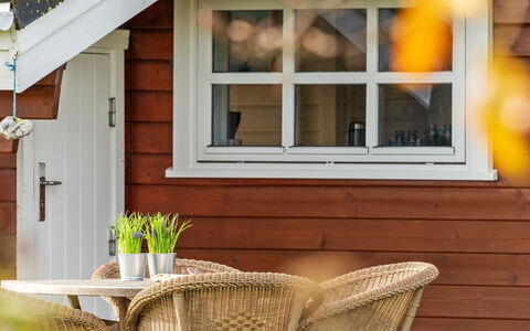 Ruusu - 300M from the Sea: Appartamento, Shade, Balcone, Sedia, Recinzione, Mobili Da Esterno, Alluminio, Erba Sintetica