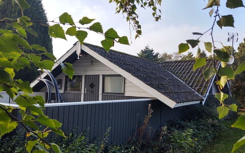 Rieke - 300M from the Sea: Legna, Tetto, Casa, Architettura, Casa, Raccordo, Villetta, Shade, Backyard, Edifici Giardino