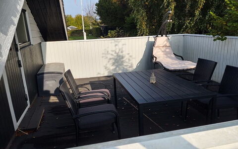 Rieke - 300M from the Sea: Mobili Da Esterno, Mobilia, Tavolo Esterno, Sedia, Deck, Shade, Latifoglie, Terrazza, Color Legno, Struttura Esterna