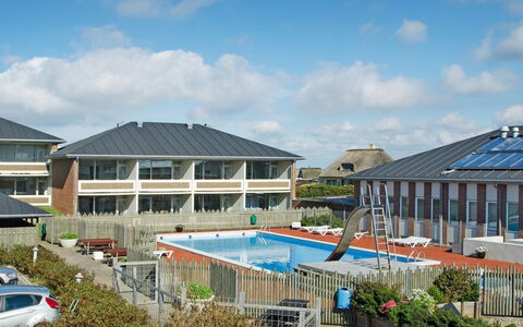 Britt - 100M from the Sea: Tetto, Casa, Casa, Villetta, Porta, Raccordo, Deck, Portico, Plank, Latifoglie