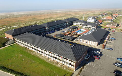 Britt - 100M from the Sea: Tetto, Casa, Casa, Villetta, Porta, Raccordo, Deck, Portico, Plank, Latifoglie