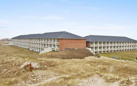 Britt - 100M from the Sea: Tetto, Casa, Casa, Villetta, Porta, Raccordo, Deck, Portico, Plank, Latifoglie
