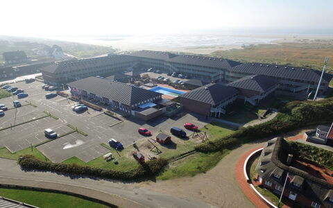 Britt - 100M from the Sea: Tetto, Casa, Casa, Villetta, Porta, Raccordo, Deck, Portico, Plank, Latifoglie