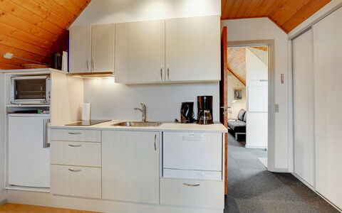Roya - 1.9Km from the Sea: Mobilia, Interior Design, Sedia, Pavimentazione, Tavolo, Ricorrere, Pavimento, Soffitto, Camera, Eco Hotel