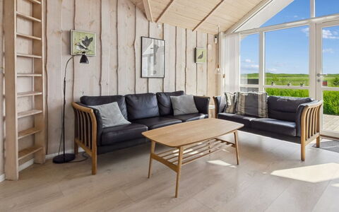Jonna - 700M from the Sea: Mobilia, Pavimentazione, Legna, Interior Design, Pavimento, Pavimento In Legno, Soffitto, Soggiorno, Casa, Latifoglie
