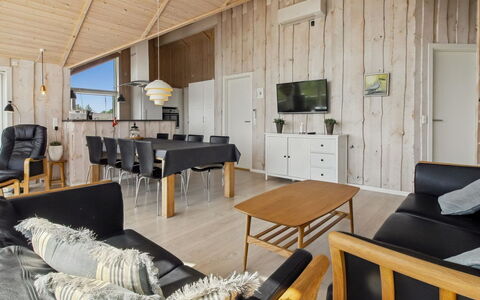 Jonna - 700M from the Sea: Legna, Soffitto, Pavimentazione, Interior Design, Casa, Pavimento, Mobilia, Latifoglie, Pavimento In Legno, Soggiorno