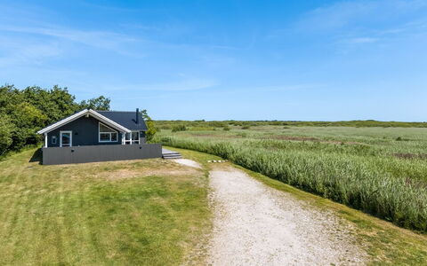 Jonna - 700M from the Sea