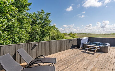 Jonna - 700M from the Sea: Casa, Villetta, Portico, Latifoglie, Raccordo, Deck, Shade, Plank, Estate, Edifici Giardino