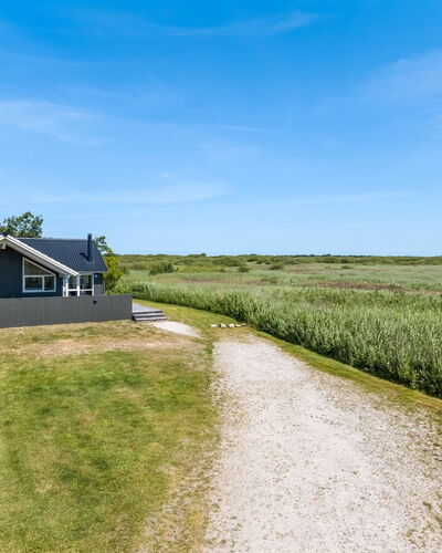 Jonna - 700M from the Sea