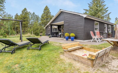 Bjarka - 2.9Km from the Sea