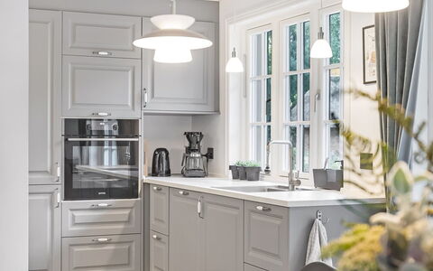 Emmeli - 1.2Km from the Sea: Cucina, Cabinetry, Mobilia, Interior Design, Pavimentazione, Elettrodomestico Da Cucina, Controsoffitto, Soffitto, Cassetto, Lampada