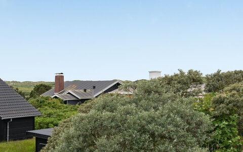 Elara - 200M from the Sea: Arbusto, Urban Design, Groundcover, Brick, Appartamento, Estate, Muratura, Balcone, Landscaping
