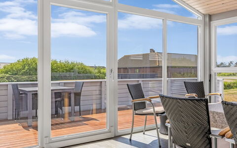 Eldora - 1.4Km from the Sea: Mobilia, Legna, Interior Design, Pavimentazione, Pavimento, Sedia, Camera, Soffitto, Soggiorno, Appartamento