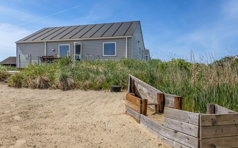 Eldora - 1.4Km from the Sea: Mobilia, Legna, Interior Design, Pavimentazione, Pavimento, Sedia, Camera, Soffitto, Soggiorno, Appartamento