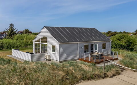 Eldora - 1.4Km from the Sea: Mobilia, Legna, Interior Design, Pavimentazione, Pavimento, Sedia, Camera, Soffitto, Soggiorno, Appartamento