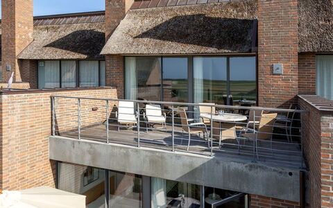 Helgo - 250M from the Sea: Casa, Materiale Composito, Appartamento, Brick, Balcone, Mobili Da Esterno, Sedia, Muratura, Shade