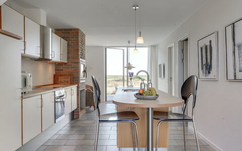 Helgo - 250M from the Sea: Mobilia, Pavimentazione, Interior Design, Pavimento, Legna, Sedia, Soffitto, Cucina, Controsoffitto, Cucina & Sala Da Pranzo Tavolo