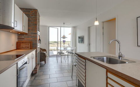 Helgo - 250M from the Sea: Parete, Pavimentazione, Pavimento, Controsoffitto, Mobilia, Cucina, Cabinetry, Materiale Composito, Appartamento, Color Legno