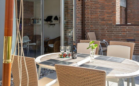 Helgo - 250M from the Sea: Mobilia, Sedia, Tavolo, Interior Design, Cucina & Sala Da Pranzo Tavolo, Mobili Da Esterno, Tavolino Da Caffè, Tavolo Esterno, Di Vimini, Sala Da Pranzo