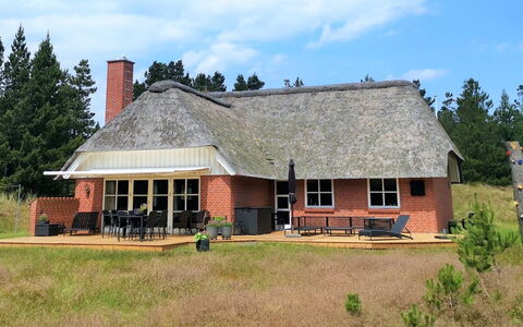 Harpa - 2.5Km from the Sea: Legna, Casa, Portico, Deck, Latifoglie, Tetto, Color Legno, Pavimento In Legno, Eco Hotel