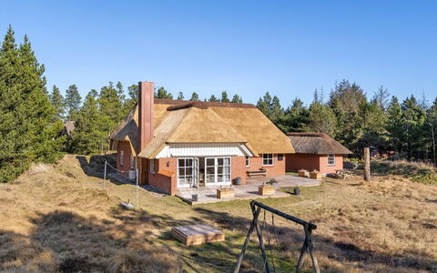 Harpa - 2.5Km from the Sea: Legna, Casa, Portico, Deck, Latifoglie, Tetto, Color Legno, Pavimento In Legno, Eco Hotel