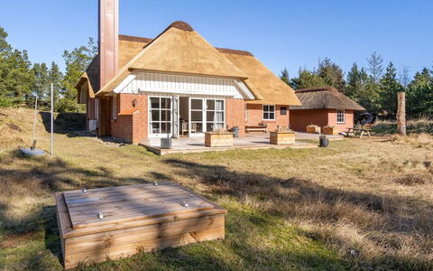 Harpa - 2.5Km from the Sea: Legna, Casa, Portico, Deck, Latifoglie, Tetto, Color Legno, Pavimento In Legno, Eco Hotel