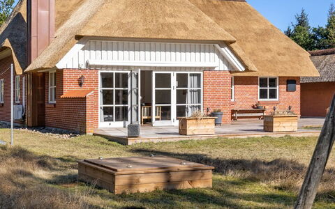 Harpa - 2.5Km from the Sea: Legna, Casa, Portico, Deck, Latifoglie, Tetto, Color Legno, Pavimento In Legno, Eco Hotel