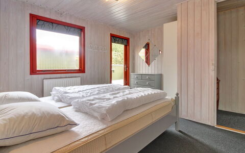 Eliane - 4Km from the Sea: Camera Da Letto, Interior Design, Legna, Letto, Pavimentazione, Soffitto, Pavimento, Camera, Lenzuolo, Bedding