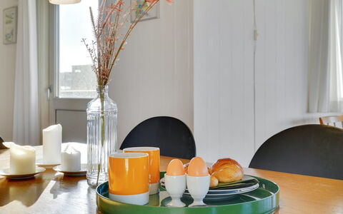 Meike - 300M from the Sea: Pavimentazione, Pavimento, Soffitto, Interior Design, Controsoffitto, Cucina, Cabinetry, Camera, Apparecchio Major, Lampada