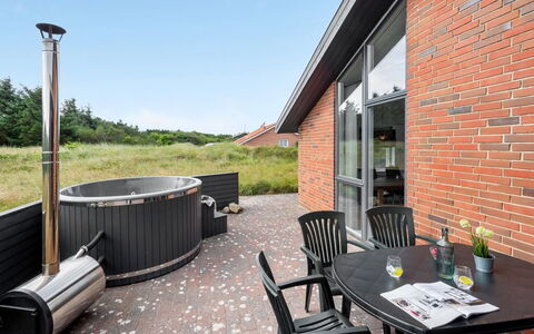 Mert - 1.2Km from the Sea: Erba, Casa, Tetto, Casa, Villetta, Arbusto, Lotto, Area Rurale, Agriturismo, Groundcover
