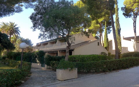 Saint Cyr sur Mer les Lecques 210: Pianta, Cielo, Costruzione, Albero, Manto Stradale, Shade, Casa, Arecales, Asfalto, Urban Design