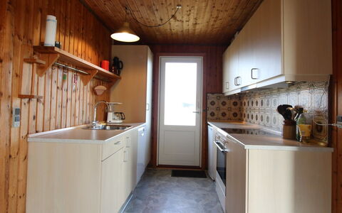 Rami - from the Sea: Cucina, Controsoffitto, Elettrodomestico Da Cucina, Parete, Legna, Apparecchio Major, Lavandino Della Cucina, Pavimentazione, Lavello, Cabinetry