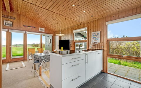 Tanea - 700M to the Fjord: Legna, Pavimentazione, Interior Design, Soffitto, Pavimento, Color Legno, Latifoglie, Camera, Cucina, Pavimento In Legno